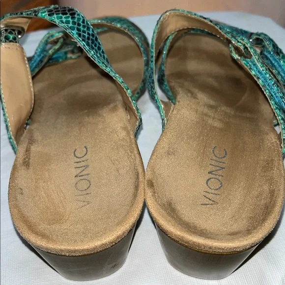 Vionic Dwyn strappy wedge slide sandals green snakeskin print 9 - Picture 8 of 9
